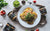 Risoni-Salat mit Kartoffelpüree, Ruccola und grünem Erbsendip