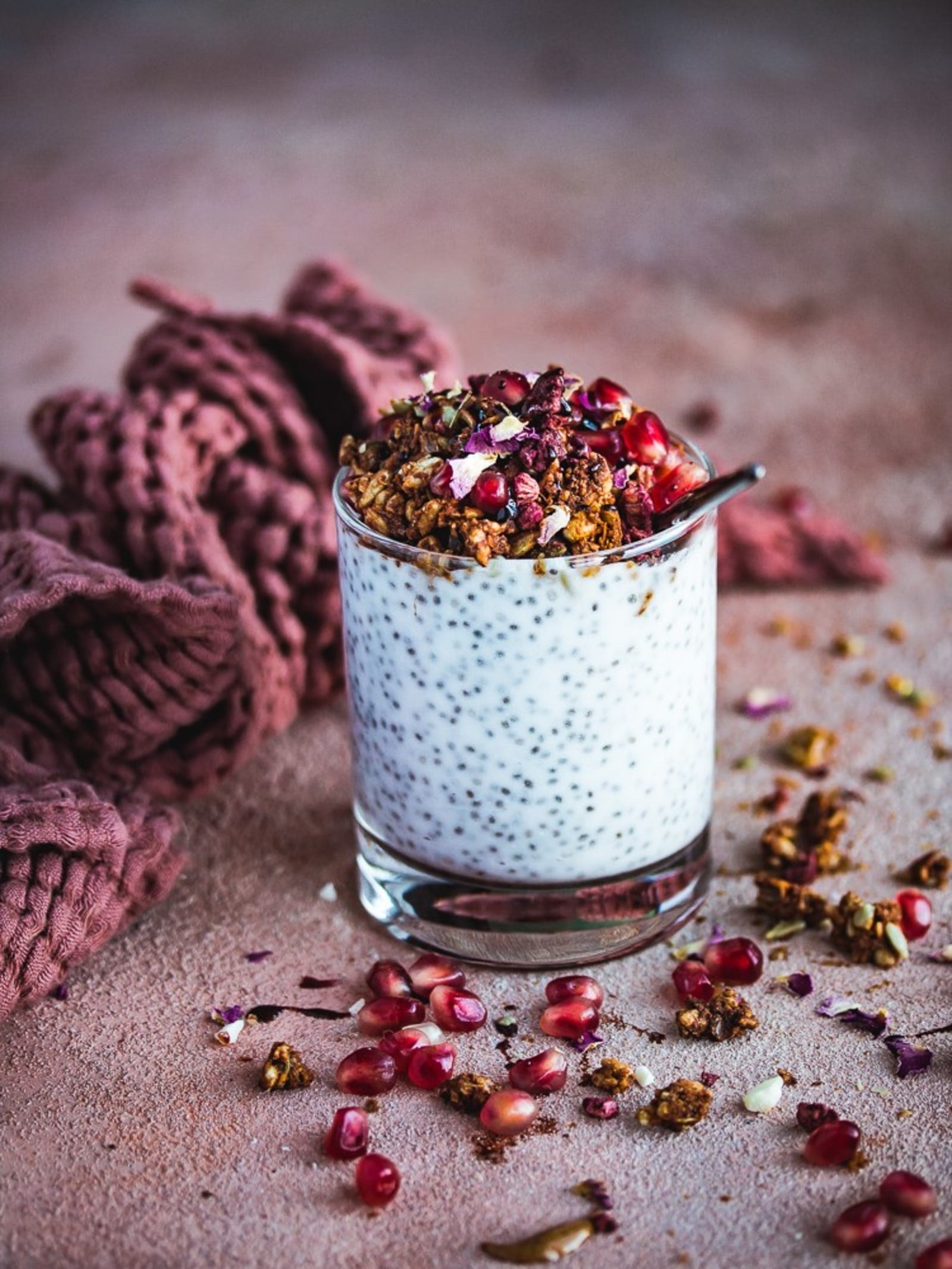 Chia Pudding mit Beeren und Nussbutter